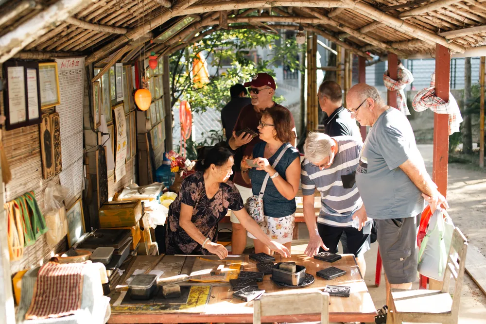 Tranh làng Sình sống cùng văn hoá Huế - Ảnh 11. Tranh làng Sình sống cùng văn hoá Huế - Ảnh 11.